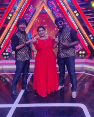 Azhar Instagram - Kalakkapovadhu yaru champions 3
#finals #3pm #today
Heartfelt thanks to @vijaytelevision 
Dir @director_thomson_vijaytv sir ❤️
Macha @tsk_actor ❤️ spl thanks to Engal veetu pillai @sivakarthikeyan anna ❤️
#mo sir #mayuran bro  #azhartsk #vijaytvazhar #mimicryazhar #tamilmimicry