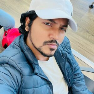 Azhar Instagram - Flying @dubai #dubai ❤️🐫