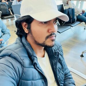 Azhar Instagram - Flying @dubai #dubai ❤️🐫