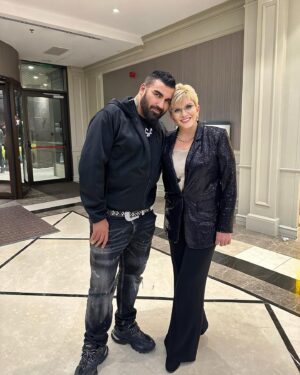 Azis Instagram - Толкова много я обичам! Снощи на участието ми в  @djanam.sky.club получих най-страхотната изненада.Беше дошла да ме слуша великата Николина Чакърдъкова.Красива, усмихната , с убийствно зареждаща енергия!Голяма чест за мен! Благодаря 🙏❤️