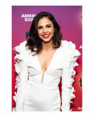 Azita Ghanizada Instagram - O P E N I N G  N I G H T 🪁🪁

Can I rewear this dress? Asking because I’m going to, so don’t be surprised. 

Grateful to my friends & community that help me look glam after a 2 hour show 👗@mariamseddiq
👠 @jimmychoo. #broadwaydebut #kiterunnerbway