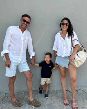 Aziz Aslan Instagram - Harika bir tatili geride bıraktık. Bu güzel buluşmaya ev sahipliği yapan sevgili dostlar  @ozkantorunogullari @fitbybetul ve @oguntorunogullari 🙏🤍🤍 nazik davetiniz için çok teşekkür ederiz. Ellerinize sağlık her şey için.