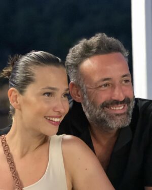 Aziz Aslan Instagram - Aşklar mı diyordun🤍🤍