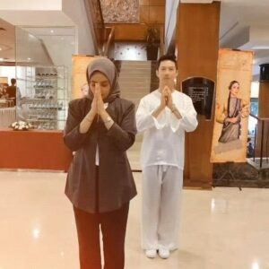 Aziz M. Osman Instagram - ✨ Uniting TaiChi & Silat with the incredible @adaweyasaigan at the Tun Fatimah theatre launch! 🌟 Special cameo (or rather video bomb) by the legendary film director, Aziz M Osman and his family. What an unforgettable day! 🎬

#TunFatimah #TaiChi #Silat #MartialArts #AzizMOsman #TheatreLaunch #CulturalFusion #Malaysia #PerformingArts #ViralMoments