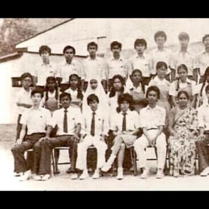 Aziz M. Osman Instagram - Saya pun pernah jadi budak sekolah. Bermula dari sekolah Telok Kurau, Braddell (Singapore), Ampang Boys dan last sekali Sri Pantai Kg Kerinchi (sekarang Bangsar South). Terlalu banyak jasa cikgu cikgu sekolah ni pada saya. Hanya Allah SWT membalas jasa cikgu cikgu sekelian.

Terima kasih pada semua guru guru saya dan Selamat Hari Guru…(sorry lambat 3 hari 🙏)