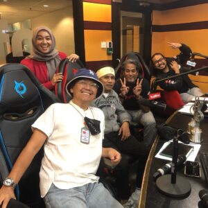 Aziz M. Osman Instagram - Pepagi bermesra dgn ikon ikon berjaya negara 🥰

#hotfm 
#abpbh35 
@khairykj 
@bellngasriofficial 
@annengasri_official 
@darlingasri 
@therealfafau 
@jozlynnhanania