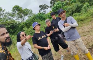 Aziz M. Osman Instagram - Bismillah. Belajar dari pengalaman. Tiada jalan pintas untuk kejayaan. Redha dengan ketentuanNYA dan sentiasa istiqamah.

We can do this.

#filemPKL6J