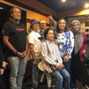 Aziz M. Osman Instagram - Pepagi bermesra dgn ikon ikon berjaya negara 🥰

#hotfm 
#abpbh35 
@khairykj 
@bellngasriofficial 
@annengasri_official 
@darlingasri 
@therealfafau 
@jozlynnhanania