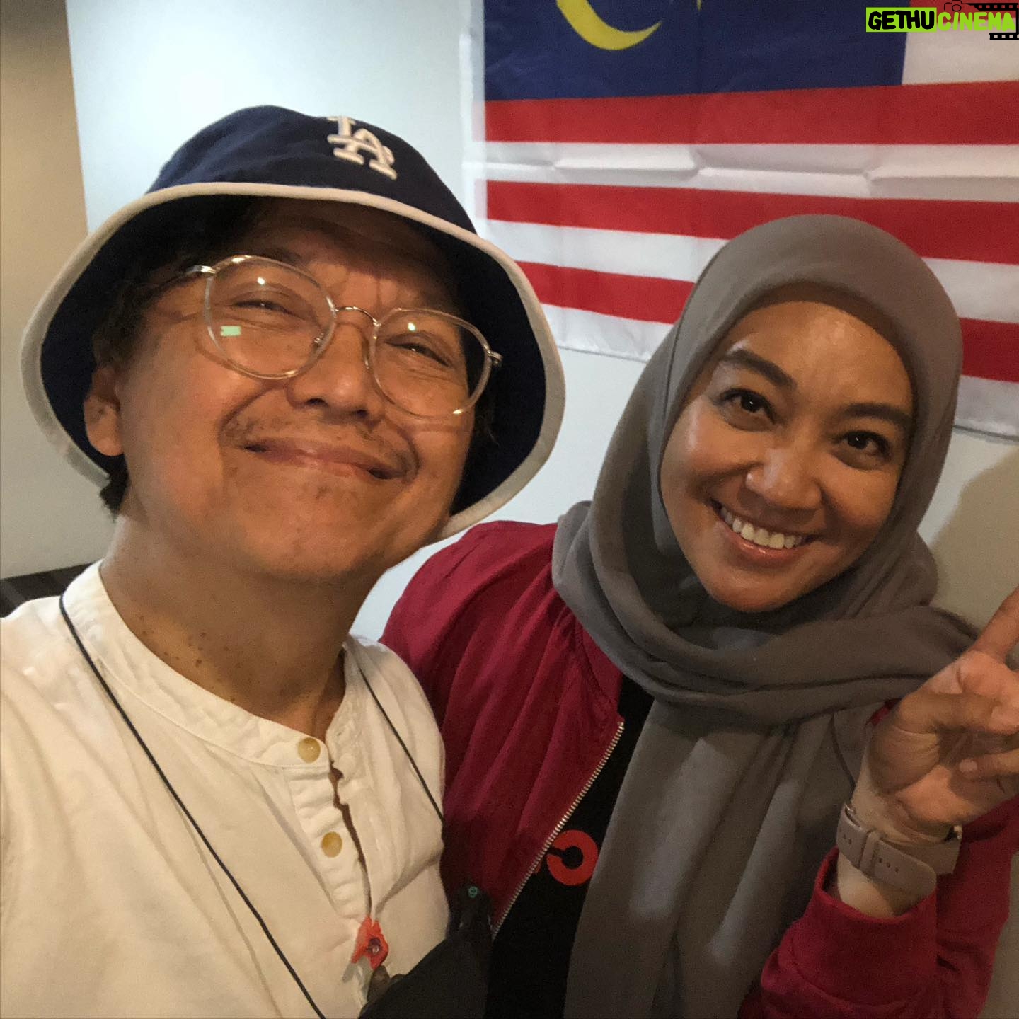 Aziz M. Osman - 1.2K Likes - Pepagi bermesra dgn ikon ikon berjaya negara 🥰
#hotfm
#abpbh35
@khairykj
@bellngasriofficial
@annengasri_official
@darlingasri
@therealfafau
@jozlynnhanania