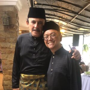 Aziz M. Osman Instagram - Abang besar @datuk_yusofhaslam. Kami berdua surviving legasi fasa akhir Shaw Bros di Tanah Melayu. Sama sama bergelumang dalam industri seni. 

Keikhlasan Datuk Yusof bukan saja dalam perjuangan seninya. Tetapi juga dalam kemanusiaan. Banyak baktinya pada masyarakat tetapi tidak pernah tagih pujian dan perhatian.

Banyak kali dia jatuh dan banyak kali dia bangkit. Kejayaan tidak pernah melekakan dia. 

Mendoakan Datuk Yusof sentiasa dalam kesihatan, kebahagiaan dan kerahmatan Allah di samping famili tercinta. Amin.