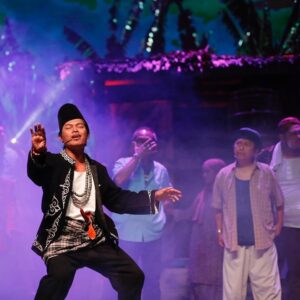 Aziz M. Osman Instagram - Bruno Mars cuba yakinkan orang Mesia yang dia tak sokong Isreal…😏

@joey_daud 
#teatermuzikalhantukaklimah