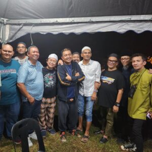 Aziz M. Osman Instagram - Kita ‘keluarga’ 😌🫰🏼
