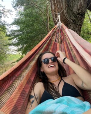 Azul Araya Instagram - abrazando la incertidumbre 
teniendo citas conmigo misma 
y una red de contención magnifica