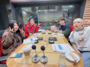 Azumi Instagram - 輝きラジオ、特番の収録に行ってきたよー

岩谷麻優 × AZM ×葉月
どんな話をしたかは、2/25（日）19:00〜20:00のニッポン放送をチェック📻

モグモグタイムしながら話して女子会みたいな感じでした🎂
 #輝きラジオ #オールナイトニッポン 
 #STARDOM #スターダム #女子プロレス
 #STARS #FWC #STC #同級生ず
 #HAZUKI #葉月 #はづらー村
 #ガチャガチャの森