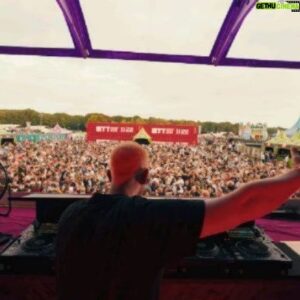 B-Front Instagram - Classics are forever 💙 @intentsfestival