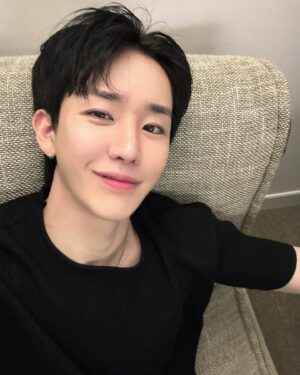 B Joo Instagram - 🫨👋