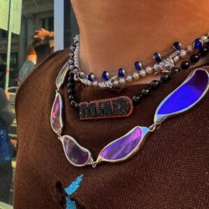 BE'O Instagram - 'MAD' necklace 💎🥶

#미쳐버리겠다 #MAD 🧡
@davidofkorea