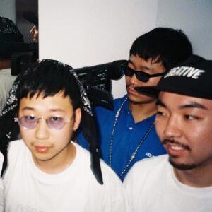 BIM Instagram - ・
遂に俺らCreativeDrugStoreのアルバムが出ました。
結成(俺が強引に？)して11年、それはそれは色んなことがありました。しっかり全員とぶつかってます。笑
細かい感情的なのはふざけたリリックの中に散りばめたのでキャッチしてもらえたら幸いです。

これはラッパーがSNSで言うのはダサい気もするけど、今日だけ。
アルバムを出しても何も変わらないかもしれないけど、何かが変わるかもしれないから出したかったです。でももし、なんにも変わらなくても「このバカ共と最高なアルバムが出せた」って誇れるメンバーと今もこうやって戯れあえてて、
俺は超ラッキーBボーイです。
改めてメンバーの皆さん、サミットスタッフの方々ありがとうございます。
いい景色観たいし、億万長者になりたいけど、みんなとっていう条件付きなので引き続き頑張ります。

こんなことLINEでやれよ。って感じですが、「"Wisteria"ってアルバムを作った1人」がどんな奴なのか、どんな感情なのか少しでも伝わって、アルバムをもっと愛して貰えたらと思ってここに書きました。

13万人のフォロワーの皆さん、全国ツアーで会いましょう！

じゃあ今日もゼルダやります。
(全部7年以上前の写真)