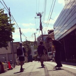 BIM Instagram - ・
遂に俺らCreativeDrugStoreのアルバムが出ました。
結成(俺が強引に？)して11年、それはそれは色んなことがありました。しっかり全員とぶつかってます。笑
細かい感情的なのはふざけたリリックの中に散りばめたのでキャッチしてもらえたら幸いです。

これはラッパーがSNSで言うのはダサい気もするけど、今日だけ。
アルバムを出しても何も変わらないかもしれないけど、何かが変わるかもしれないから出したかったです。でももし、なんにも変わらなくても「このバカ共と最高なアルバムが出せた」って誇れるメンバーと今もこうやって戯れあえてて、
俺は超ラッキーBボーイです。
改めてメンバーの皆さん、サミットスタッフの方々ありがとうございます。
いい景色観たいし、億万長者になりたいけど、みんなとっていう条件付きなので引き続き頑張ります。

こんなことLINEでやれよ。って感じですが、「"Wisteria"ってアルバムを作った1人」がどんな奴なのか、どんな感情なのか少しでも伝わって、アルバムをもっと愛して貰えたらと思ってここに書きました。

13万人のフォロワーの皆さん、全国ツアーで会いましょう！

じゃあ今日もゼルダやります。
(全部7年以上前の写真)
