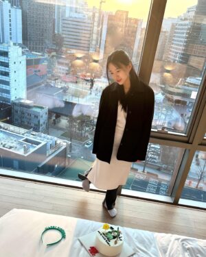 BORN Instagram - HBD 🎉🎂 모두 감자함니다 🥔

오랜만에 가족과 시간을 보냈는데 
친오빠가 여친생긴 이후부터 사진을 잘 찍는게 킹받네요 ㅎㅎ.. 

모두 행복하세요 〰️