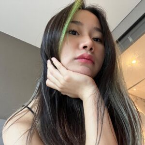 BORN Instagram - i luv 🎧