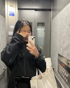 BORN Instagram - 1. 체감3박30일
2. 텐션 올리려다 허벅지다이
3. 신호등 길이
4. 슈프림🥶
5. 투영투다이 
6. 벼락치기 효과
7. 하잎보이
8. 보면 답답해지는 영상😦
9. 성덕
10. @moonlight_odd_ 🖤