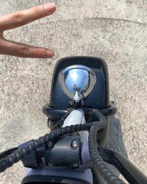 BORN Instagram - #jeju 2 🏍 @aiki_kr @hyowoo.__ 
 
내가 폰을 잃어버렸는데 쌤이 더 걱정한 여행 ㅋㅋ💙
