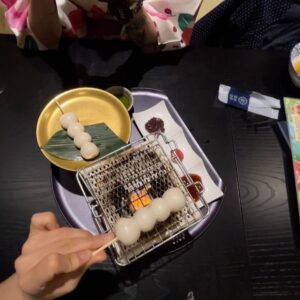BORN Instagram - 1. 체감3박30일
2. 텐션 올리려다 허벅지다이
3. 신호등 길이
4. 슈프림🥶
5. 투영투다이 
6. 벼락치기 효과
7. 하잎보이
8. 보면 답답해지는 영상😦
9. 성덕
10. @moonlight_odd_ 🖤