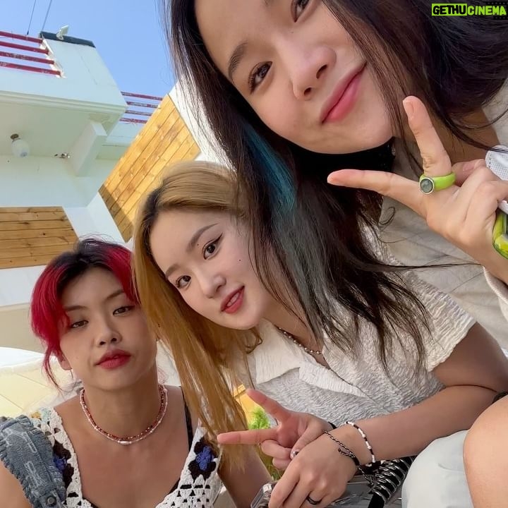 BORN - 2.9K Likes - #jeju 2 🏍 @aiki_kr @hyowoo.__
내가 폰을 잃어버렸는데 쌤이 더 걱정한 여행 ㅋㅋ💙