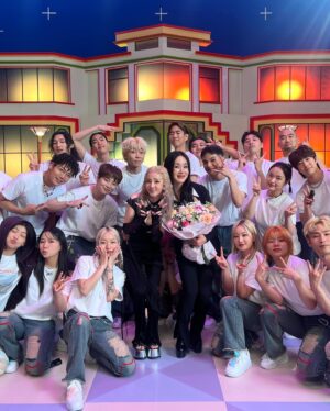 BORN Instagram - Welcome 다라파크 🐰🎈💛

당신도 VIP가 될 수 있습니다 !
@daraxxi 
#darapark 
#festival