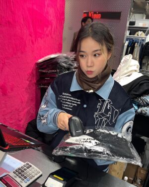 BORN Instagram - 3조입니다 ^_^

📸
@luvistrue_official 
@thehyundai_seoul