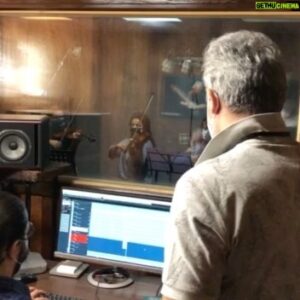 Babak Zarrin Instagram - افرا هم تمام شد...
باید تشکر کنم از دوستان نوازنده ای که در این پروژه من رو یاری دادن تا موسیقی ها زیباتر به گوش شما عزیزان برسه.این ویدیو ها گوشه ای از زحمات این دوستان است.
لطفا ورق بزنید.

ضبط موسیقی سریال افرا
@afra.serial 
موسیقی : بابک زرین
@babakzarrin_official 
دستیار : 
حامدحسینی
@hamedhosseinik 
نوازندگان :
ویولن : علی جعفری پویان (سولیست)
@alijafaripouyan 
تینا جامه گرمی 
@tinajamegarmi 
علیرضا چهره قانی
@alirezachehrehghani 
ویولنسل : مهرداد عالمی ( سولیست )
@mehrdadalemi 
عود : امیرمهدی مقدم
@amirmehdimoghadam 
ترومپت : حسن فراهانی
@hassanfarahani 
پیانو : بابک زرین
@babakzarrin_official 
ضبط موسیقی: استودیو تم
مازیار مرتاضیه
@maziarmortazieh 
فرزان روزبهانی
باتشکر از  بهتاش زرین و بهنام زرین
@behtashzarrinmusic 
@behnamzarrinmusic