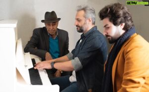 Babak Zarrin Instagram - عکسهایی به یادگار از ضبط اهنگ لالایی با صدای استاد ایرج و سعید شریعت 

@irajkhajeamiri @saeedshariat_official 

عکسها از مصطفی گرمان و اسماعیل خانی

@mosogerman 
@hamisheesmaeil 

#بابک_زرین #استادایرج #سعیدشریعت #لالایی #عکس#موسیقی