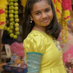 Baby Kaavya Instagram - என் பார்வை உன்னோடு…
உன் பொம்மை கண்ணோடு…
.
👗@prathis_design_studio
📸sk24official
.
#kaavya #kaavyahoney #traditional #shoot #narmadha