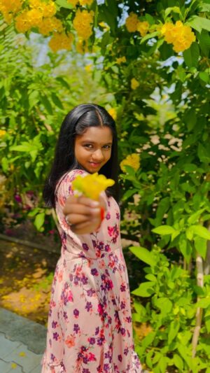Baby Kaavya Instagram - பூ…🌼

👗 : @infinity_designer_boutique 

#kaavya #kaavyahoney #narmadha #vijaytv #mahanathi