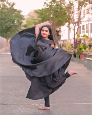 Baby Kaavya Instagram - A superb photographer stands behind every outstanding model.

💄@_simran_artistry 
📸@swetha22_photography
👗@mode.rn_fashion 
.
.
#kaavya #narmadha #mahanadhi #vijaytv #serial #artist #childartist  #instagram #trending #shoot #shootbreak #bts #love #instagood #photooftheday #tbt #beautiful #cute #me #happy #fashion  #followme  #photoshoot #posing #photography #black #outfit