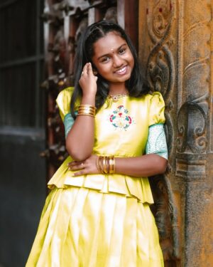 Baby Kaavya Instagram - சின்னச் சின்ன அன்பில்தானே…
ஜீவன் இன்னும் இருக்கு…!

👗@prathis_design_studio
📸sk24official