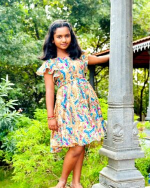 Baby Kaavya Instagram - “Living with purpose. 🌟🎯”
👗@fashionfeathers_f2
.
.
#kaavya #kaavyahoney #narmadha #mahanadhi #vijaytv #life #childartist #kids