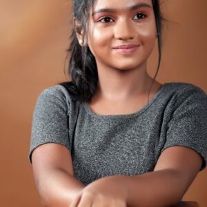Baby Kaavya Instagram - Heeriye heeriye 🎹 Dancing is the poetry of the feet
📸@dk_photography28
💄@_chitras_makeup_artist_28 
.
.
#kaavya #kaavyahoney #vijaytv #serial #mahanadhi #heeriye #dance #reel #dancereel #dancing #instareel #dancevideo #happy #love #acting #passion #like #follow #trending  #trendingsongs #owndance #choreography  #shooting #shoot #ootd #bts