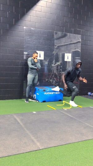 Bacary Sagna Instagram - I just love it .. it is really addicting once you really into it.. be strong physically but most importantly mentally. Your mind controls you body 🧠🙌🏿🦾 @mo_trainer