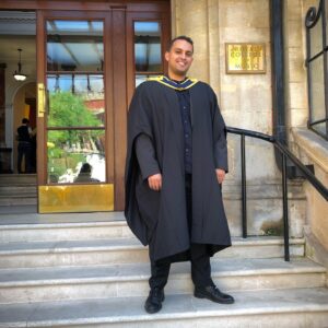 Bacem Anas Romdhani Instagram - Graduation!! 🎓
•
•
•
•
#bacemanasromdhani #bacemanasviolin #tunisianviolinist #itarikyatawasel #graduation #london #rcm #instagood #instalike #insta #instagram