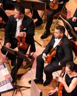 Bacem Anas Romdhani Instagram - Merci Paris 🇫🇷😍🎻🎶
@sallegaveau 
~~~~
📸: @rachik_aibicidi 
#bacemanasromdhani #bacemanasviolin #sallegaveau #paris #itarikyatawasel #exmenuhinviolin98 #classical #music #tunisianviolinist