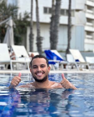 Bacem Anas Romdhani Instagram - Swimming is and will always be second nature to me. Ever since the age of five, I did swimming competitively at a high level to the point that I could have turned pro but aged eleven, I had to choose one path! 
Guess what I picked? (🎻🎶😍)