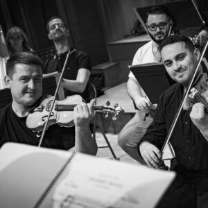 Bacem Anas Romdhani Instagram - Répétition générale à la @sallegaveau à Paris avec @statnafilharmoniakosice 🎻🇫🇷🎶 
📸: Jaroslav Zaš 
•
•
•
#bacemanasromdhani #bacemanasviolin #paris #tour #sallegaveau #classical #music #musician #tunisianviolinist #itarikyatawasel #exmenuhinviolin98 #blackandwhite #tunisian #violinist