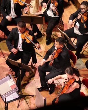 Bacem Anas Romdhani Instagram - Merci Paris 🇫🇷😍🎻🎶
@sallegaveau 
~~~~
📸: @rachik_aibicidi 
#bacemanasromdhani #bacemanasviolin #sallegaveau #paris #itarikyatawasel #exmenuhinviolin98 #classical #music #tunisianviolinist