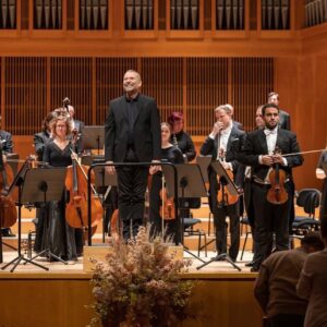 Bacem Anas Romdhani Instagram - Really enjoyed leading and playing the wonderful Symphony No.41 ‘Jupiter’ by Mozart, along other baroque works 🤩🎶🎻💥🥳
~~~📸:Miriama Fencikova 
#bacemanasromdhani #bacemanasviolin #classicalmusic #concert #violinist #violinista #exmenuhinviolin98 #mozart #tunisianviolinist