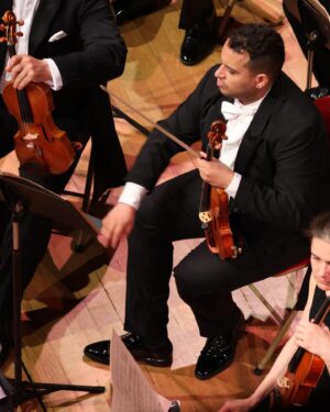 Bacem Anas Romdhani Instagram - Merci Paris 🇫🇷😍🎻🎶
@sallegaveau 
~~~~
📸: @rachik_aibicidi 
#bacemanasromdhani #bacemanasviolin #sallegaveau #paris #itarikyatawasel #exmenuhinviolin98 #classical #music #tunisianviolinist