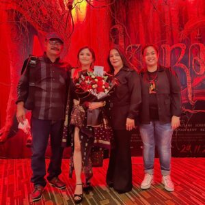 Badriyah Afiff Instagram - Gala premiere #keramat2 Sehari setelah aku ulang tahun 17 november kemaren, bener2 jadi kado TERBAIK tahun ini!!!! Makasih banyak yg udah dateng gengs! 

Sedikit cerita, aku, mama, ayah dan ade ku @fadilahfa itu salah satu fans film keramat.

3 taun lalu rewatch film keramat bareng2 di rumah, mulai lah berkhayal kalau ada keramat 2 pengen banget jadi salah satu cast nya, pas tau akan ada keramat 2 deg2an nya setengah mati!!!

Alhamdulillah doa dan perjuangan, aku bisa jadi bagian dari film keramat 2 woyyy anjiiiir gila kan!!! Perjuangan yg gila2an ini gak bisa di ceritain disini sih bakal panjang banget wkwkwk. 

MAKASIH BANYAAAAKKKK Untuk 
pa @chandparwez & pa @montytiwa udah percaya dan kasih kesempatan aku jadi bagian dari keluarga di keramat 2 🥹❤️ 

Masih gak percaya dan bersyukur bisa jadi salah satu cast keramat 2!!! DAN… HARI INI SUDAH 322.328 ORANG YG IKUT KE ALAM LAIN!!!! 

Aku tunggu di bioskop yaaa.. Badriyah anter ke padepokan 🙂