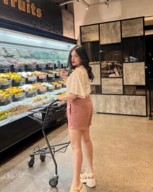 Badriyah Afiff Instagram - Nama: Badriyah afiff 
Umur: tebak
Tinggi badan: tebak 
Berat badan: tebak 
Yang bisa nebak dan benar di isi gopay 50k sama @fadilahfa karena dia yg fotoin 😂