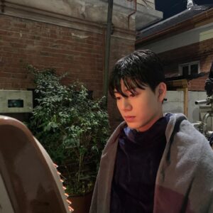 Bae Hyeon-seong Instagram - 오늘도 밤 10시 30분
기적의 형제 !! 🏃🏻🥶🏥👁️